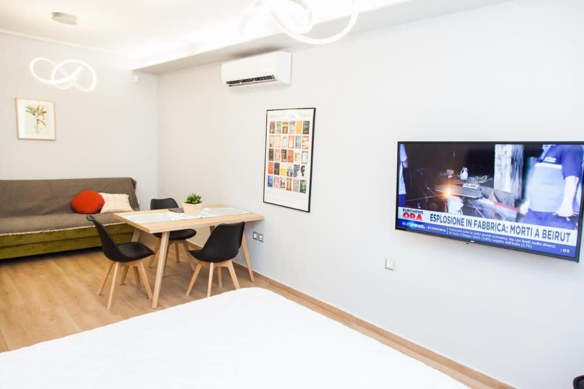 Contemporary And Chic Apartment In Central Atena Exterior foto